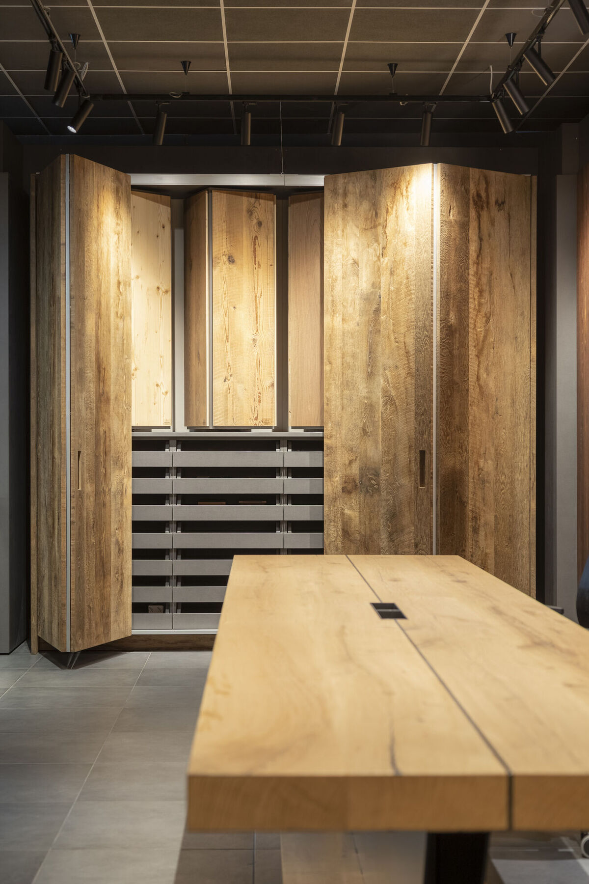 Gallery showroom